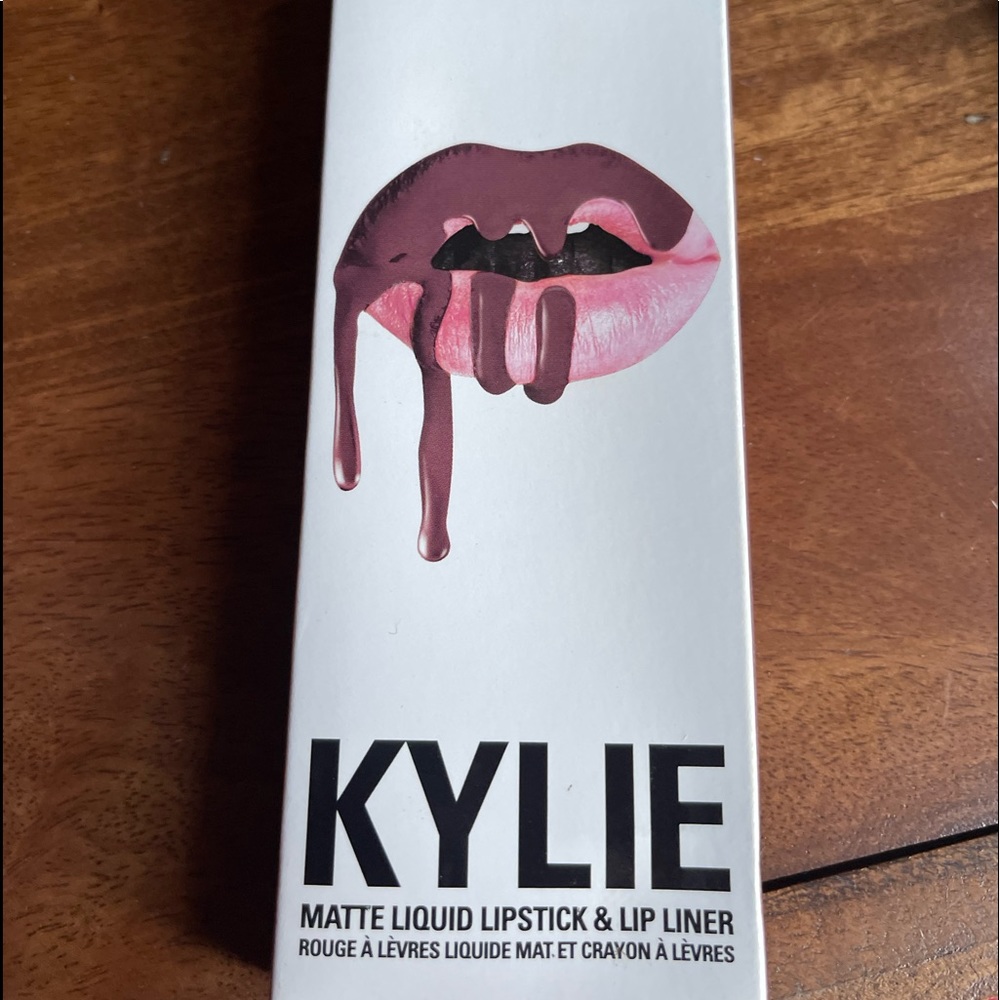 Kylie Jenner Matte Lip Kit in Love Bite